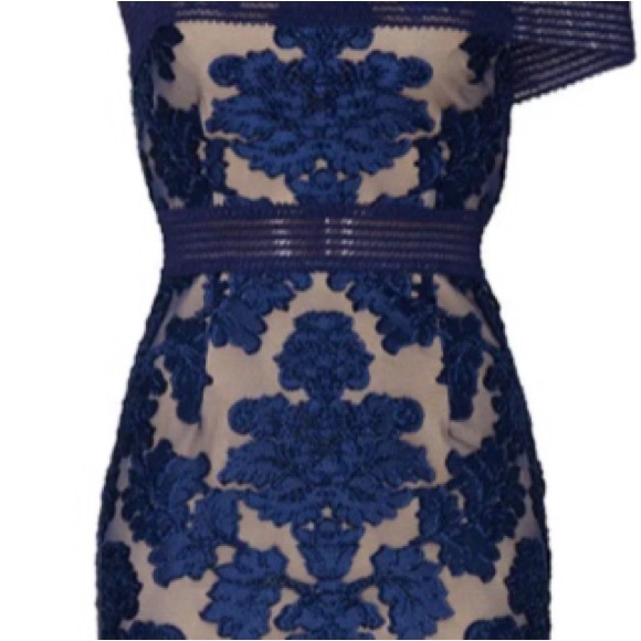 Alice McCall Asymetrical Shoulder Lace Pattern Midi Dress - Picture 6 of 11